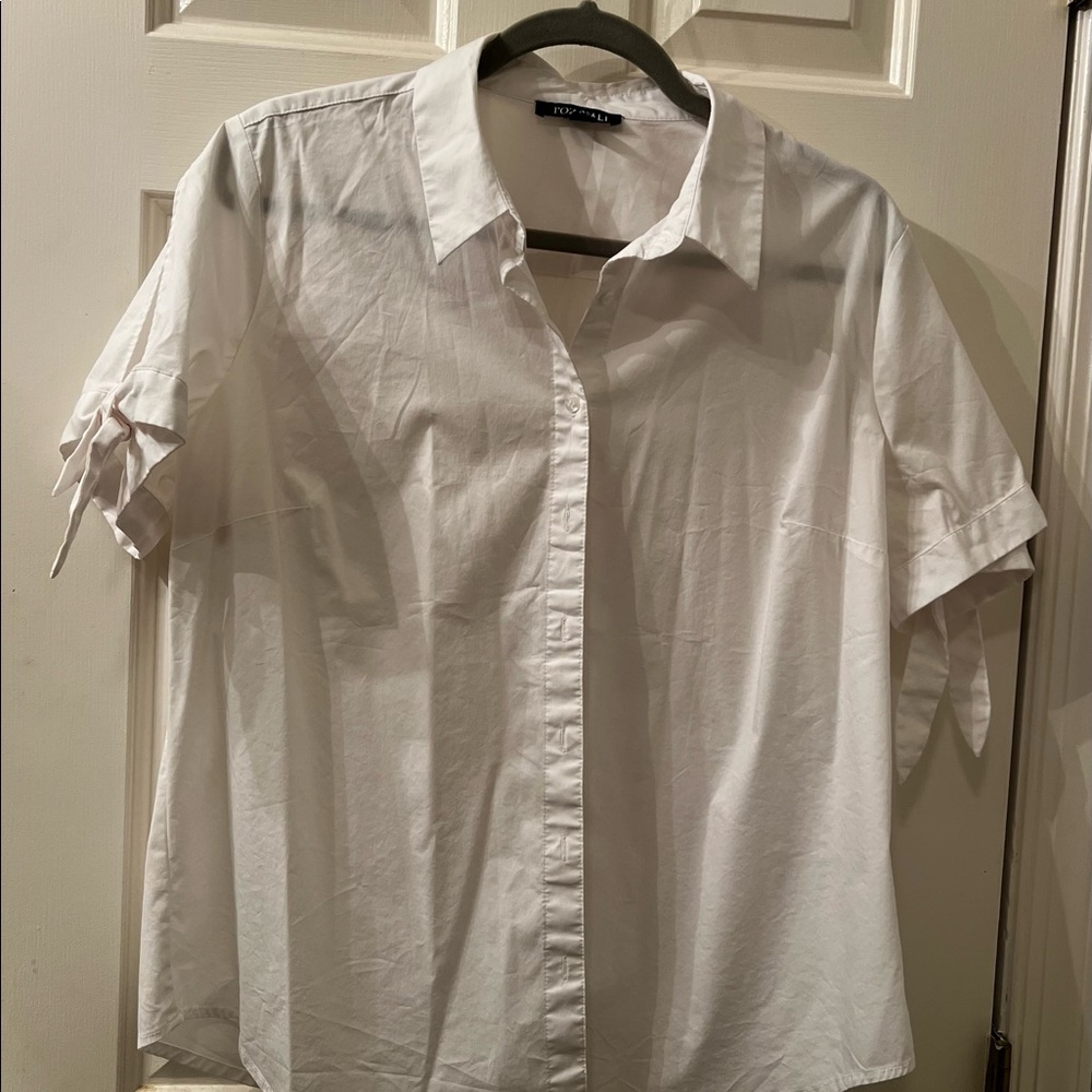 Like new! White short sleeve shirt. Only worn a few times.